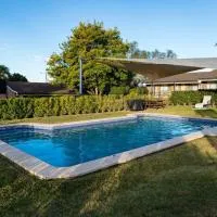 Old Maitland Inn - Rutherford、メイトランドにあるMaitland Airport - MTLの周辺ホテル