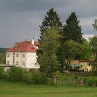 Pension Pod Šibeňákem, hotelli kohteessa Strmilov