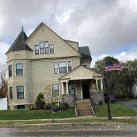 Penley House Bed & Breakfast โรงแรมใกล้Auburn/Lewiston Municipal Airport - LEWในออเบิร์น