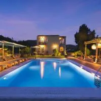 Anemoessa Luxury Villas、ファナリのホテル