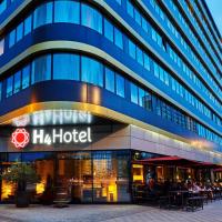 H4 Hotel Berlin Alexanderplatz: Berlin'de bir otel