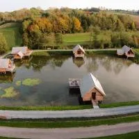 Aqualodge Hôtel Insolite, hotel u gradu 'Ermeton-sur-Biert'