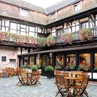 오베르네에 위치한 호텔 르 구베르뉴어 호텔(Le Gouverneur Hotel)