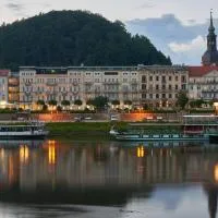 Hotel Elbresidenz an der Therme، فندق في باد شانداو