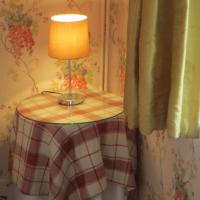 Stream Cottage, 450 year old thatched cottage, hotel in Dedham