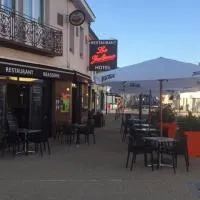 Hôtel Le Juliano، فندق في Carbon-Blanc