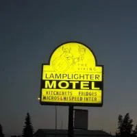 Viking Lamplighter Motel، فندق في Viking
