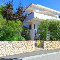 Apartments Vlatko, hotel u gradu Krk