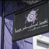 에스텔리에 위치한 호텔 Luna International Hostel