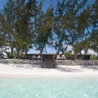 Hollywood Beach Suites Turks and Caicos, מלון בWhitby