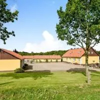 Smidstrupvej 3 - The Lodge, хотел в Gadbjerg