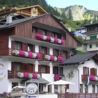 Hotel Garni Royal, hotel a Arabba