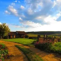 Rocks & Roses Farm stay, מלון בLochiel