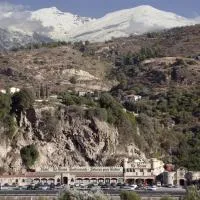 Hotel La Brasa: Vélez de Benaudalla şehrinde bir otel