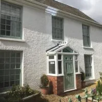 Deri-Down Guest House, hotel Abergavennyben