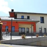 Albergue Restaurante Casa Herminia – hotel w mieście El Campiello
