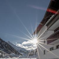 a view of the sun from the side of a building at Skihotel Haus Gurgl, Obergurgl