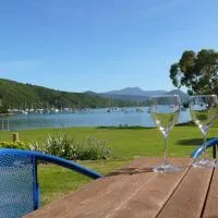 Bay Vista Waterfront Motel, khách sạn ở Picton
