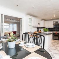 Spacious Maisonette, Short Walk to Horsham And Littlehaven Station, hotel in Horsham