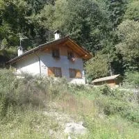 Chalet Immerso nel Verde, hotell i Strembo