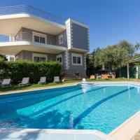 Villa with Pool close to the Airport, Vari 290m²