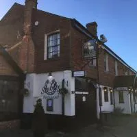 The White Hart pub and rooms, hotel di Cranleigh