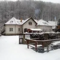 Hudi-Lak Vendégház, Hotel in Háromhuta