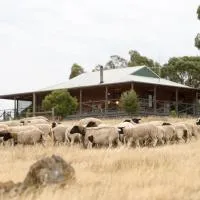 Gilgraves Vineyard Farmstay, hotel di Axedale