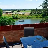 Windsor River View Inn, хотел в Уиндзор