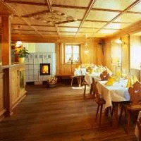 Gasthof Weisses Kreuz, hotel em Naturno
