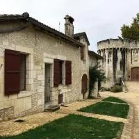 Au Pied du Chateau, hotel v destinaci Bourdeilles
