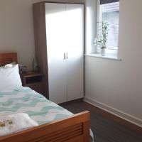 2 double rooms available in 3 bedroom house