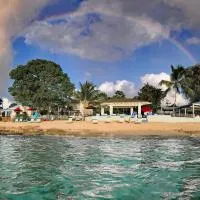 Sand Castle on the Beach - Adults Only: Frederiksted şehrinde bir otel