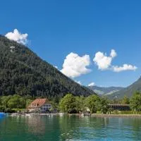 Neuhaus Golf- & Strandhotel, hótel í Interlaken