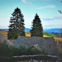 Domaine des Marequiers chambre Silène، فندق في Saint-Germain-du-Teil