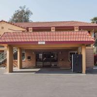 Super 8 by Wyndham Visalia, hotel near Visalia Municipal Airport - VIS, Visalia