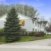 Super 8 by Wyndham Manistee, hotel near Manistee County-Blacker - MBL, Manistee
