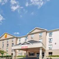 Super 8 by Wyndham Barrie South, хотел в Бари