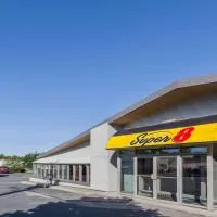 Super 8 by Wyndham Kirkland Lake, hotel a Kirkland Lake