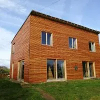 Maison ecologique en paille, hotell sihtkohas La Chapelle-Enchérie