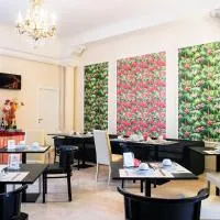 Hotel Palombella & Restaurant، فندق في فروزينوني