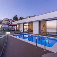 Searenity Vacation Home II by An Island Apart, hotel ad Arco da Calheta