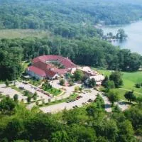 Potawatomi Inn & Cabins, hotel i Angola