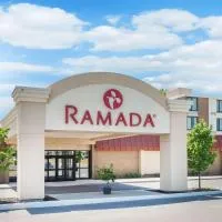 Ramada by Wyndham Watertown Thousand, מלון בווטרטאון
