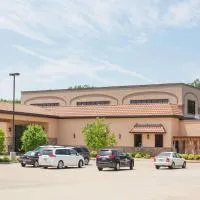Ramada by Wyndham Des Moines Tropics Resort & Conference Ctr, hotel v destinácii Urbandale