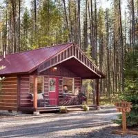 Reclusive Moose Cabins, hotel di West Glacier