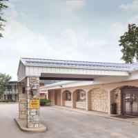 Days Inn by Wyndham Dubuque, hotel dekat Dubuque Regional Airport - DBQ, Dubuque