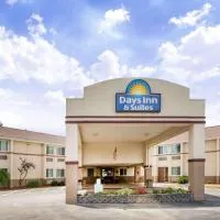 Days Inn & Suites by Wyndham Bridgeport - Clarksburg: Bridgeport şehrinde bir otel