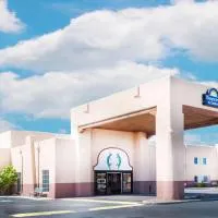 Days Inn & Suites by Wyndham Lordsburg、ローズバーグのホテル
