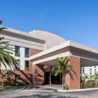 Days Inn & Suites by Wyndham Fort Myers Near JetBlue Park, hotell Fort Myersis lennujaama Southwest Florida rahvusvaheline lennujaam - RSW lähedal